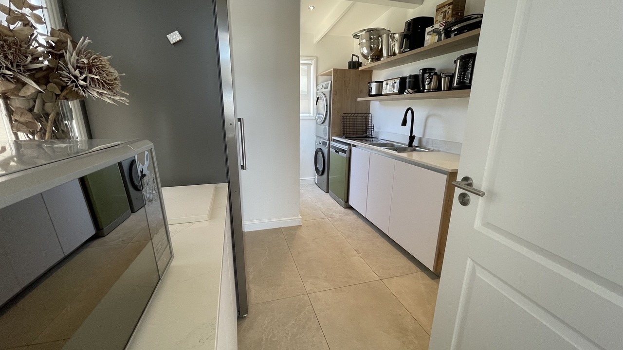 Photo of Kitchen in Grotto Bay