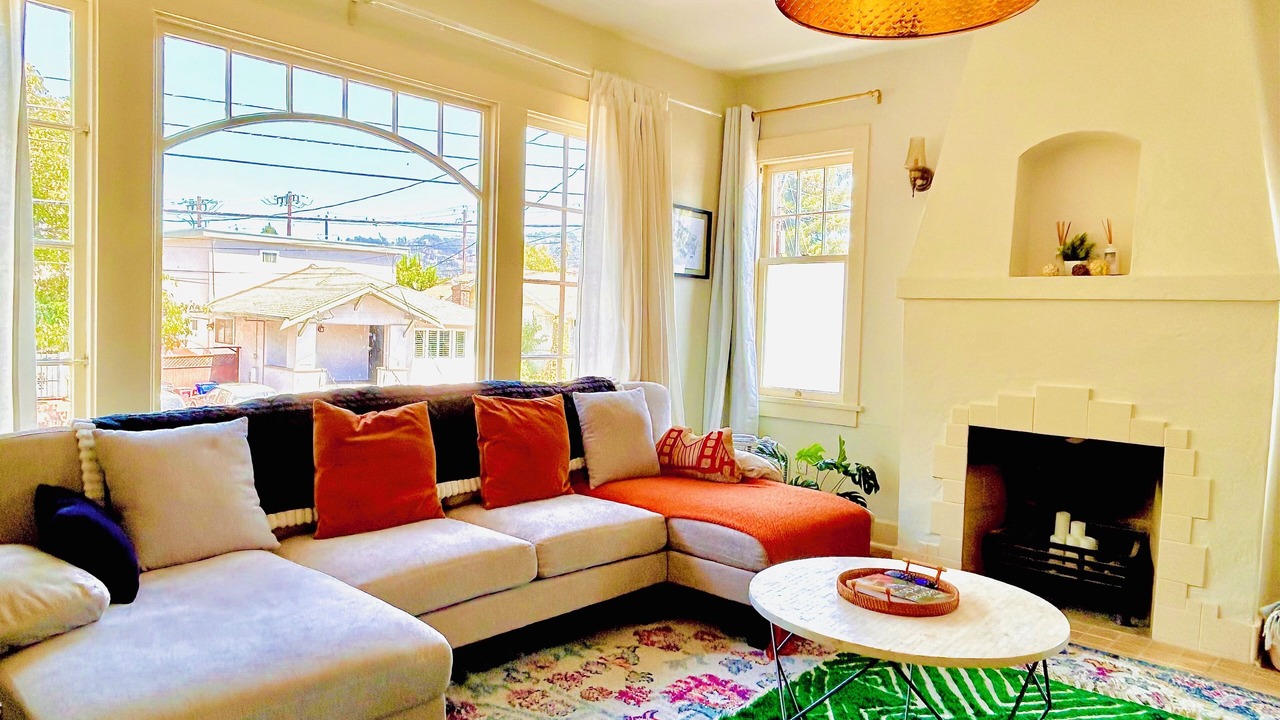 Photo of Livingroom in Upper Telegraph