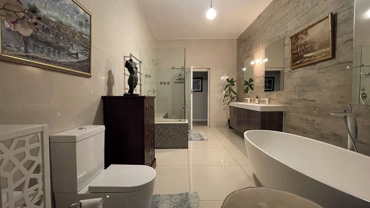 Photo of Bathroom in Greater Johannesburg Metropolitan Area