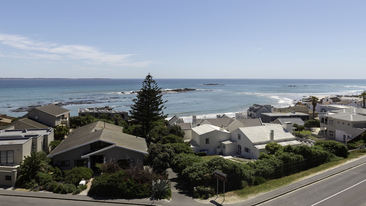 Photo of Others in Bloubergstrand
