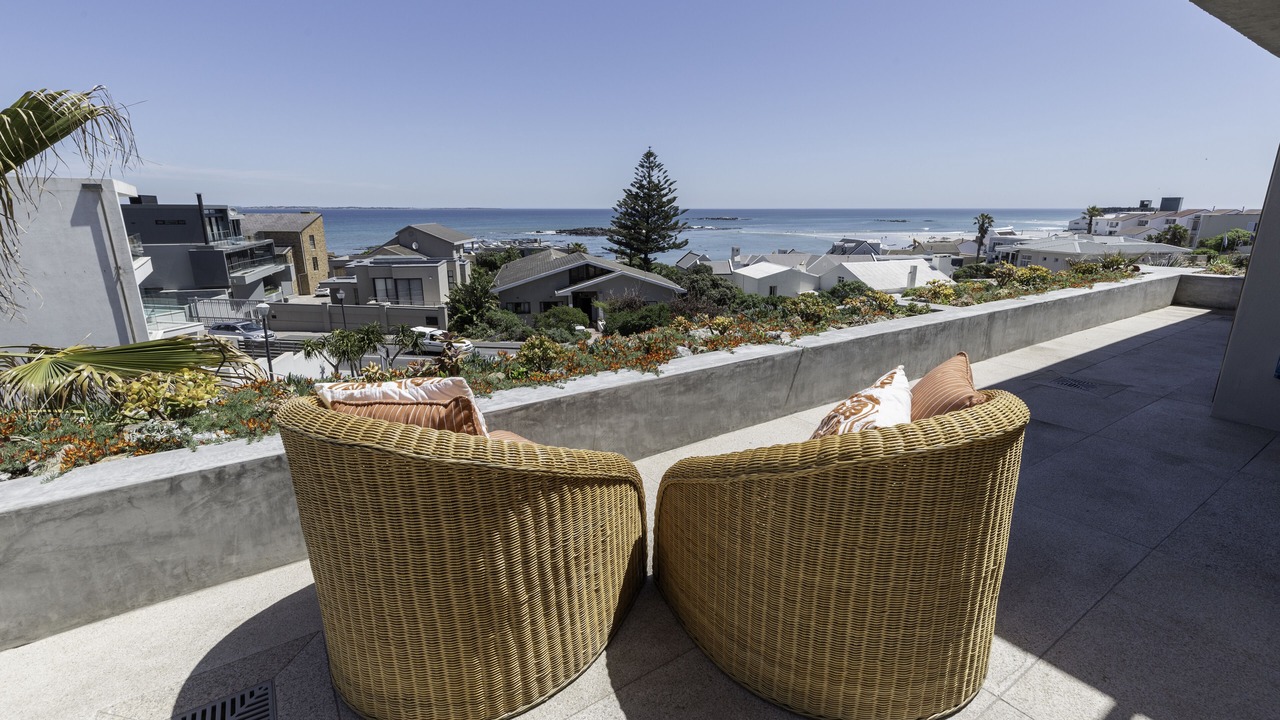 Photo of Patio Balcony in Bloubergstrand