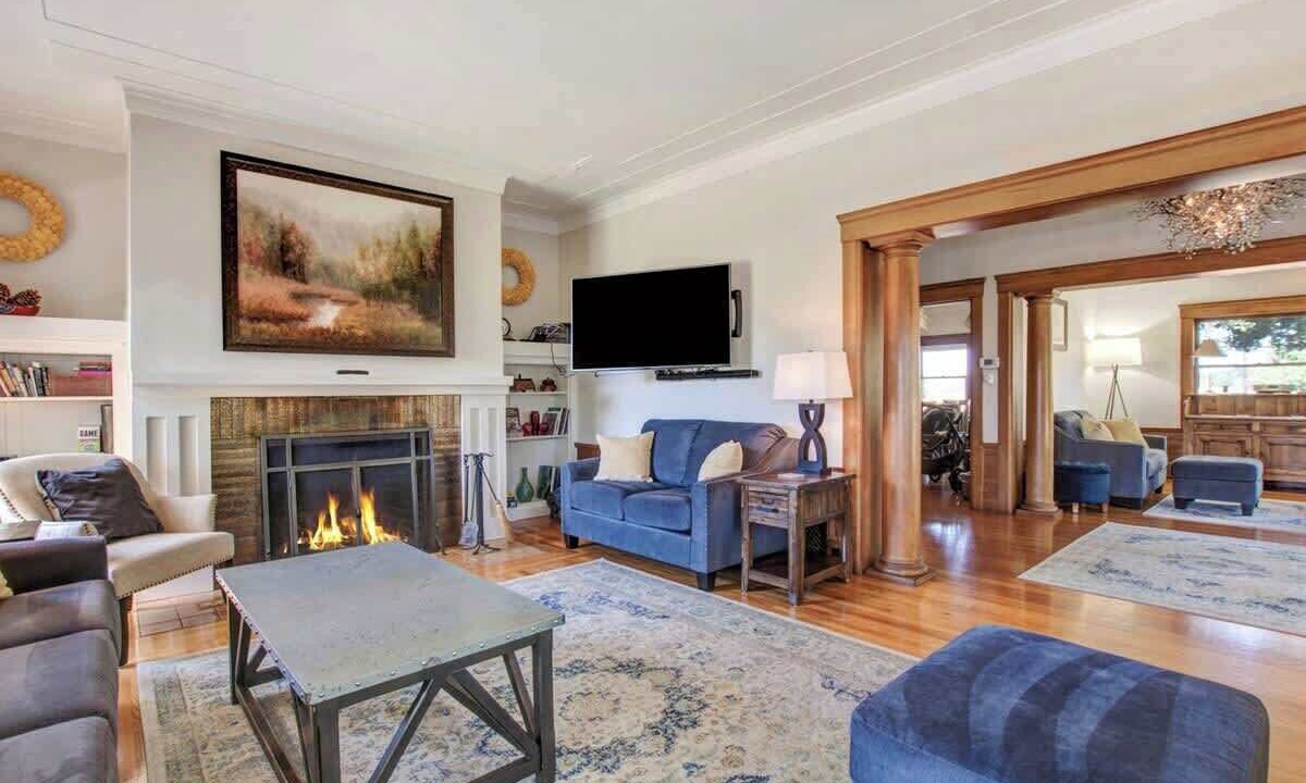 Photo of Livingroom in Kenwood