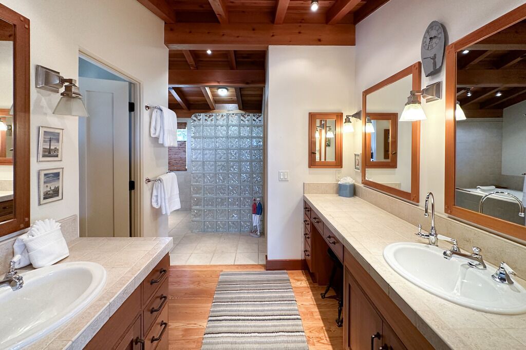 Photo of Bathroom in Golden Rectangle