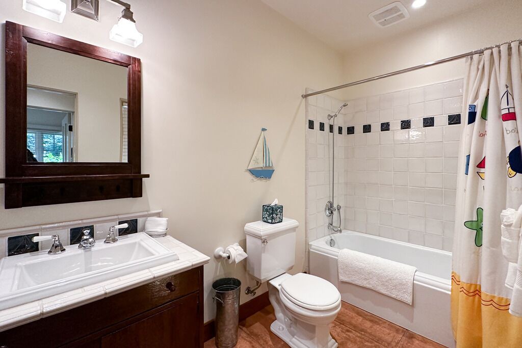 Photo of Bathroom in Golden Rectangle