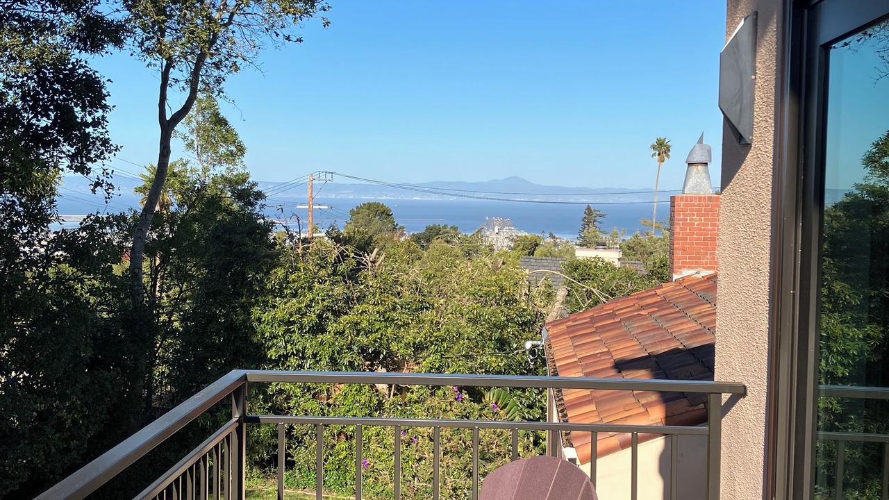 Photo of Patio Balcony in Burlingame Hills