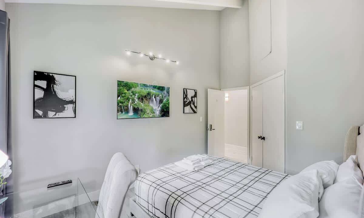 Photo of Bedroom in Menlo Park