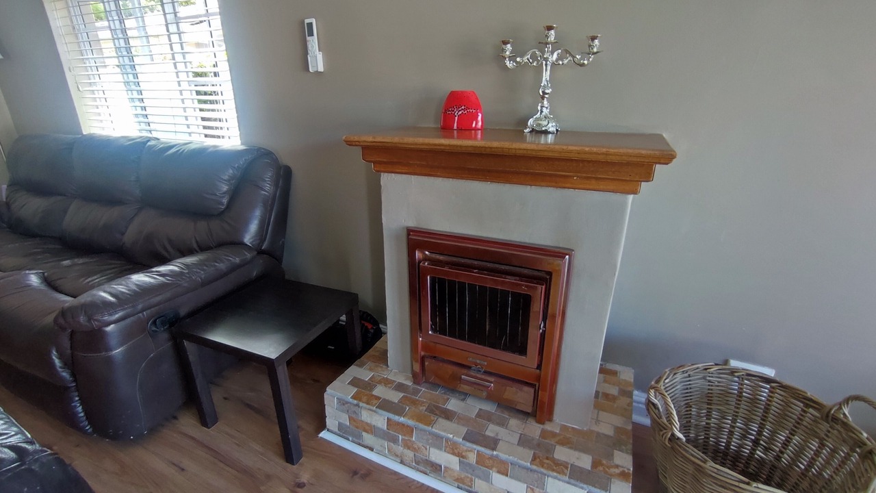 Photo of Livingroom in Claremont
