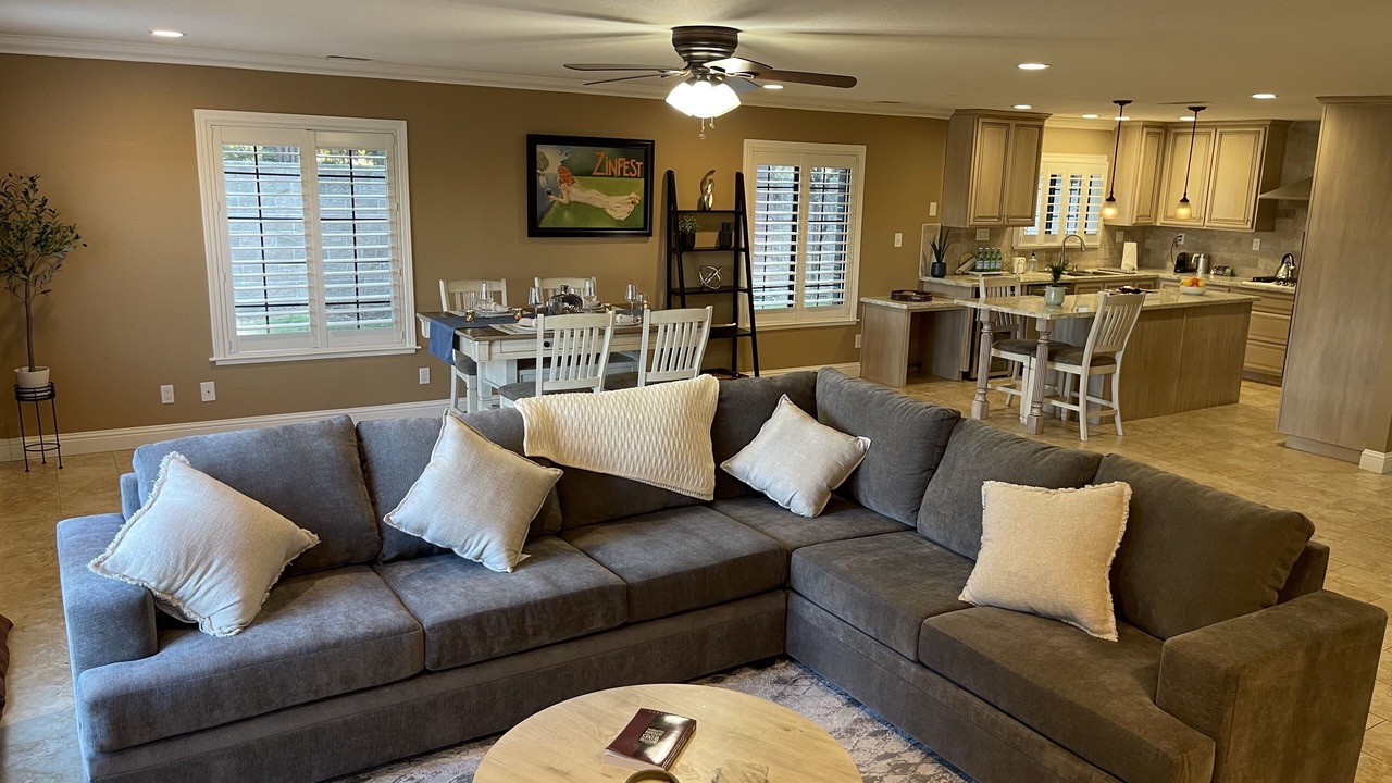 Photo of Livingroom in Victor