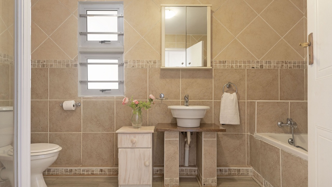 Photo of Bathroom in Shaka's Rock