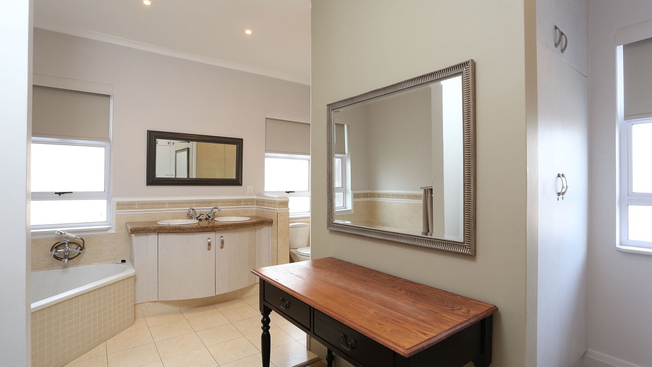 Photo of Bathroom in Pinnacle Point