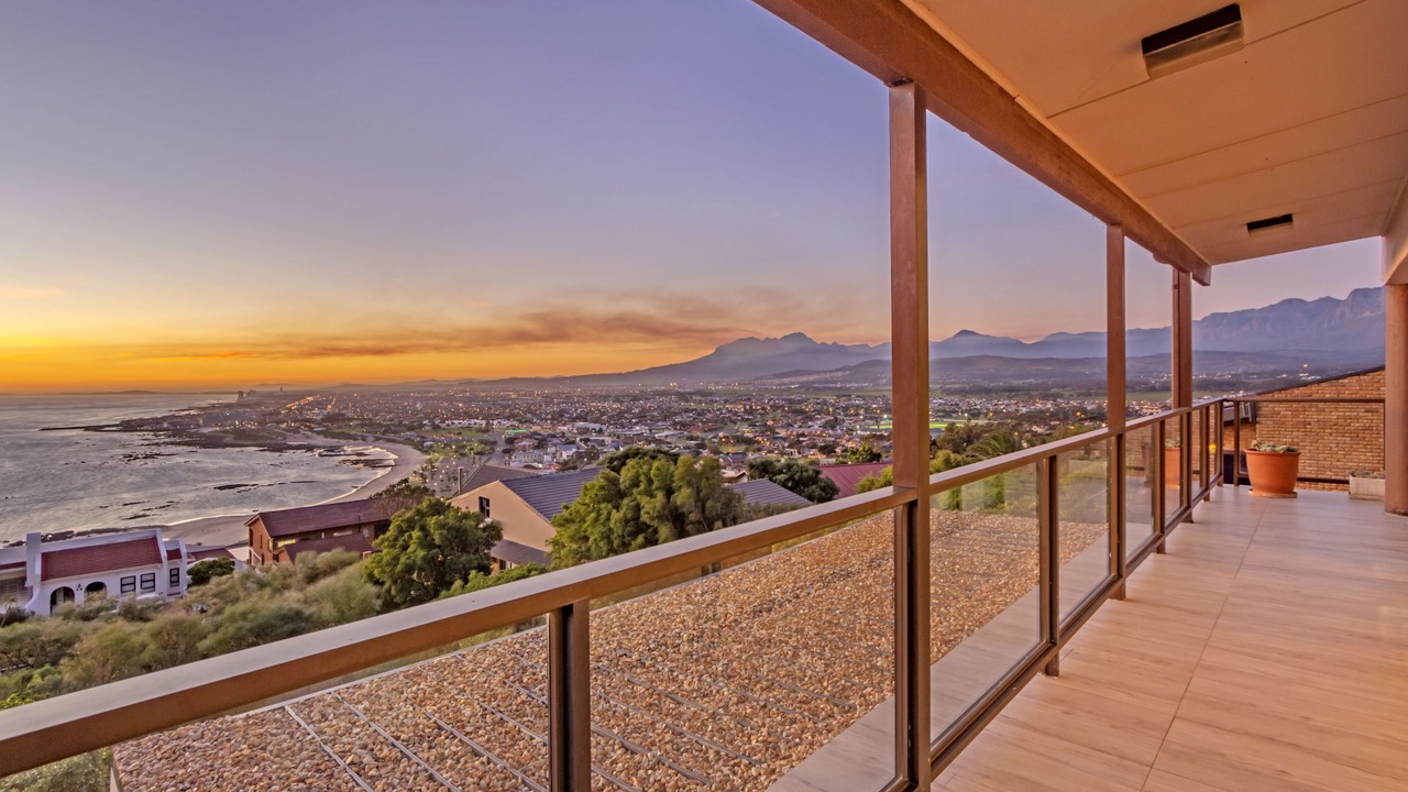 Photo of Patio Balcony in Mountainside