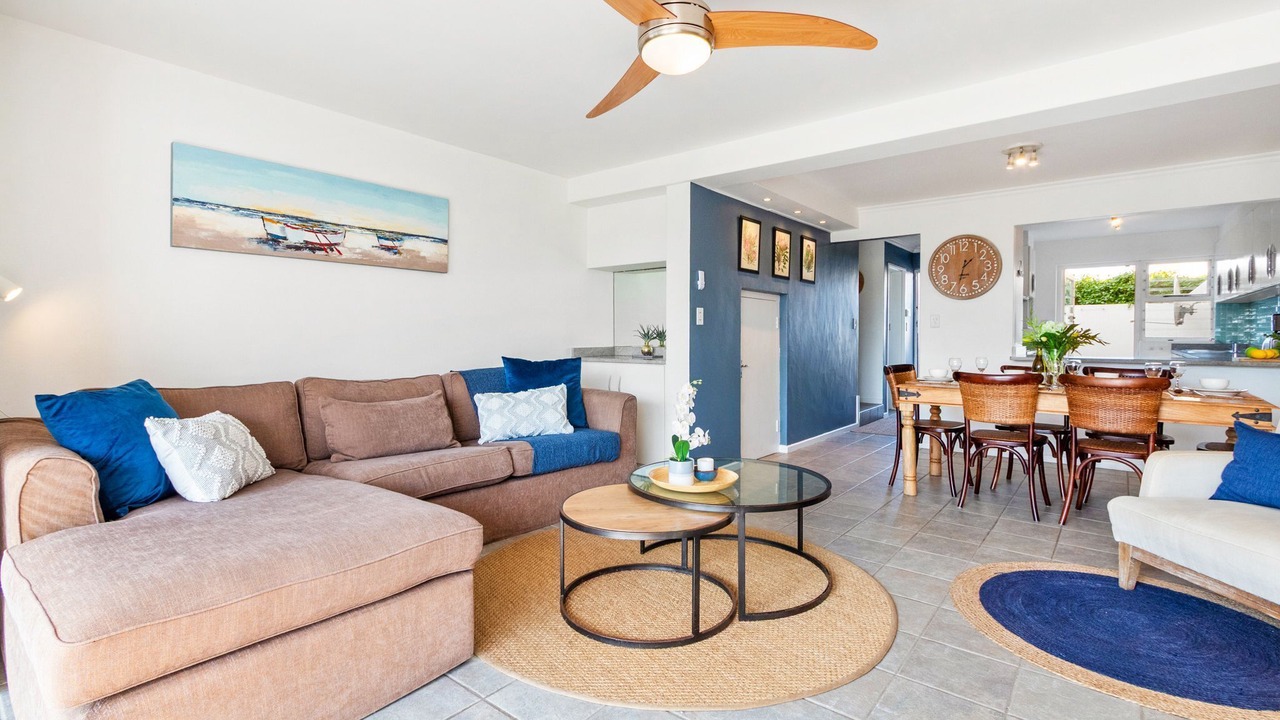 Photo of Livingroom in Milnerton