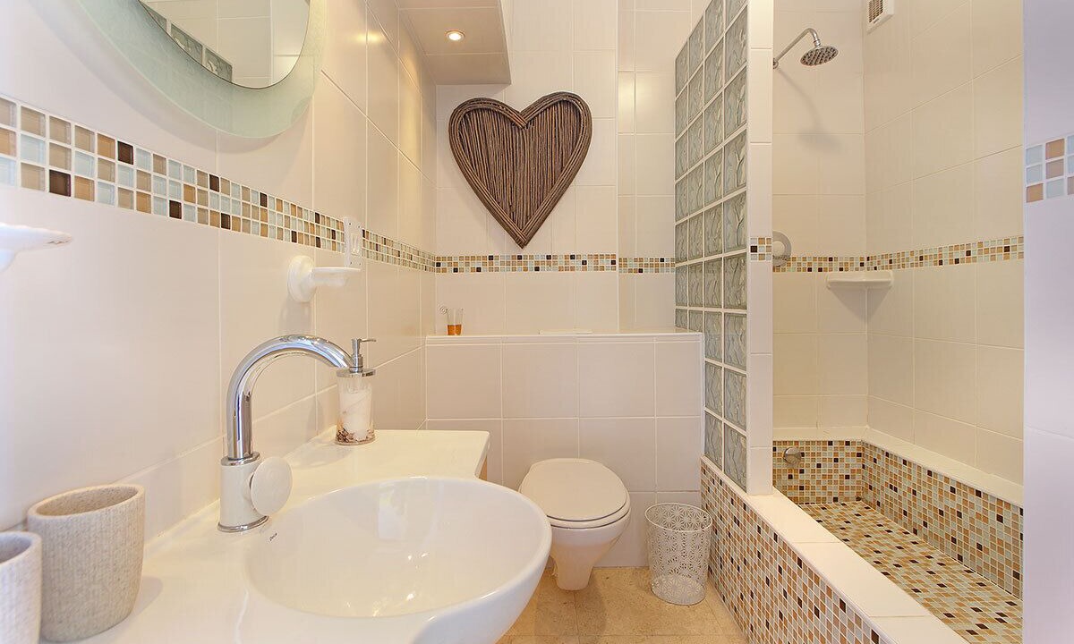 Photo of Bathroom in Lagoon Beach