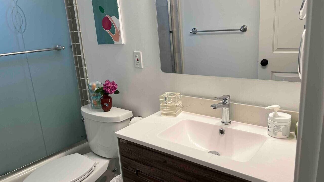 Photo of Bathroom in Willow Glen South - Lincoln Glen