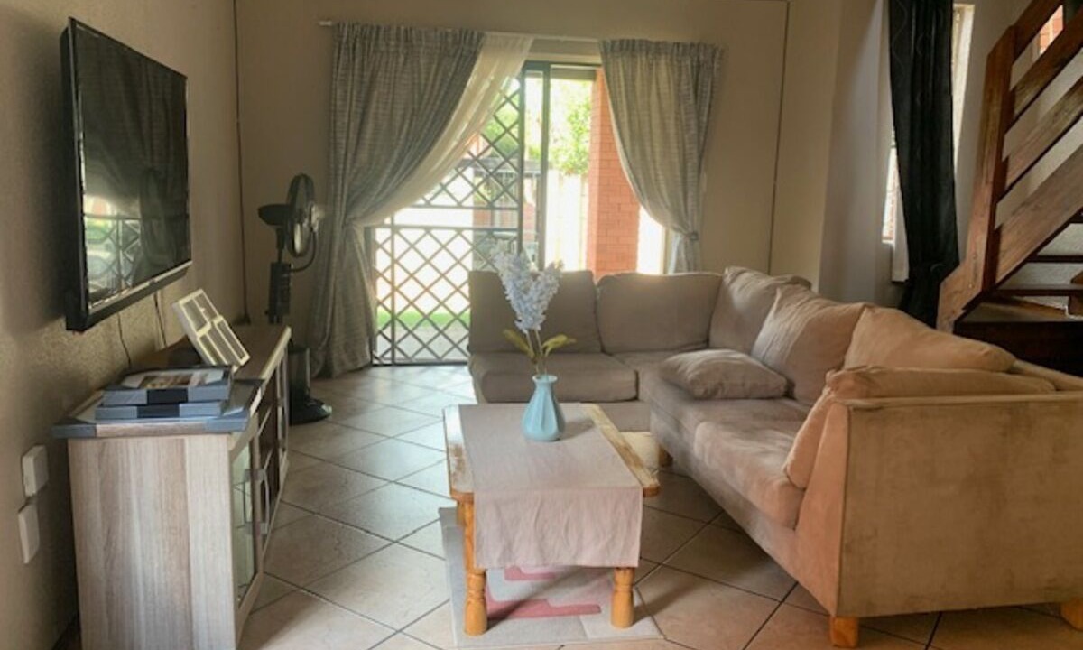 Photo of Livingroom in Greater Johannesburg Metropolitan Area