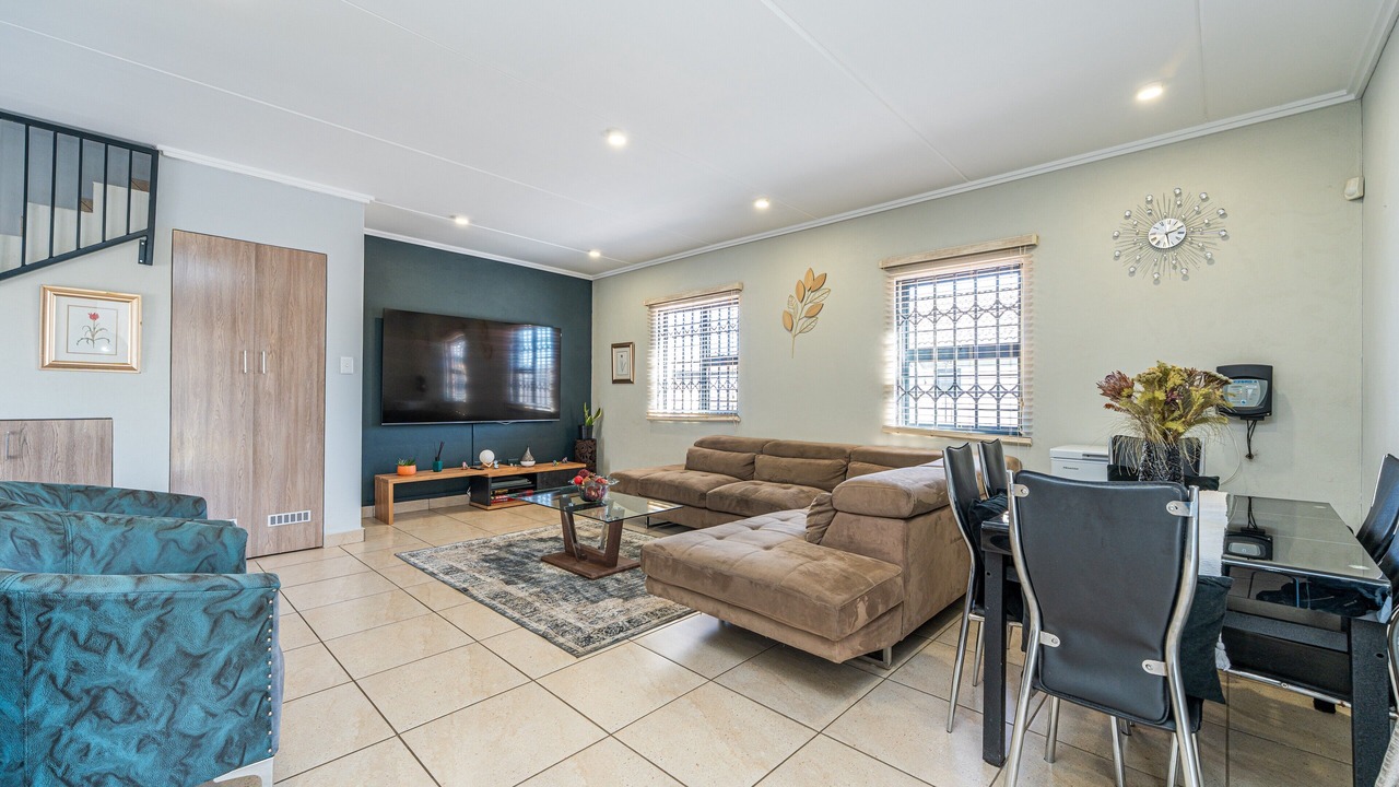 Photo of Livingroom in Greater Johannesburg Metropolitan Area