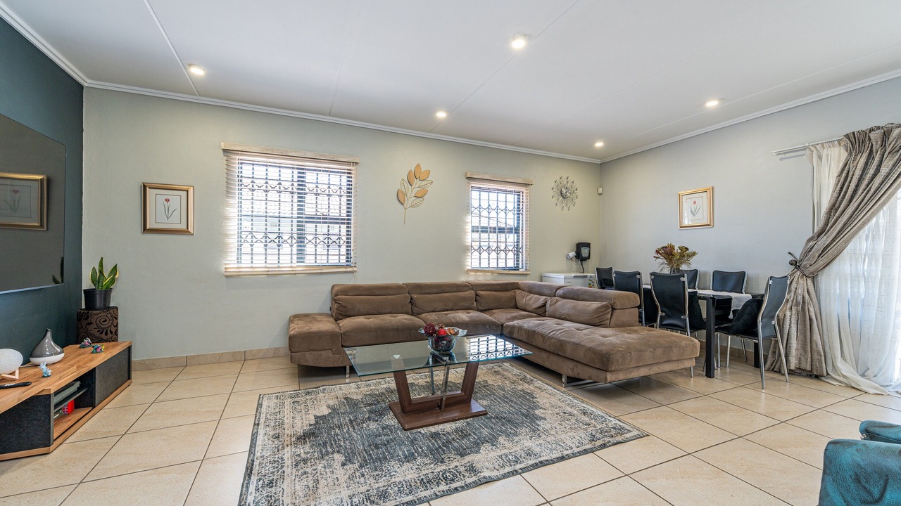 Photo of Livingroom in Greater Johannesburg Metropolitan Area