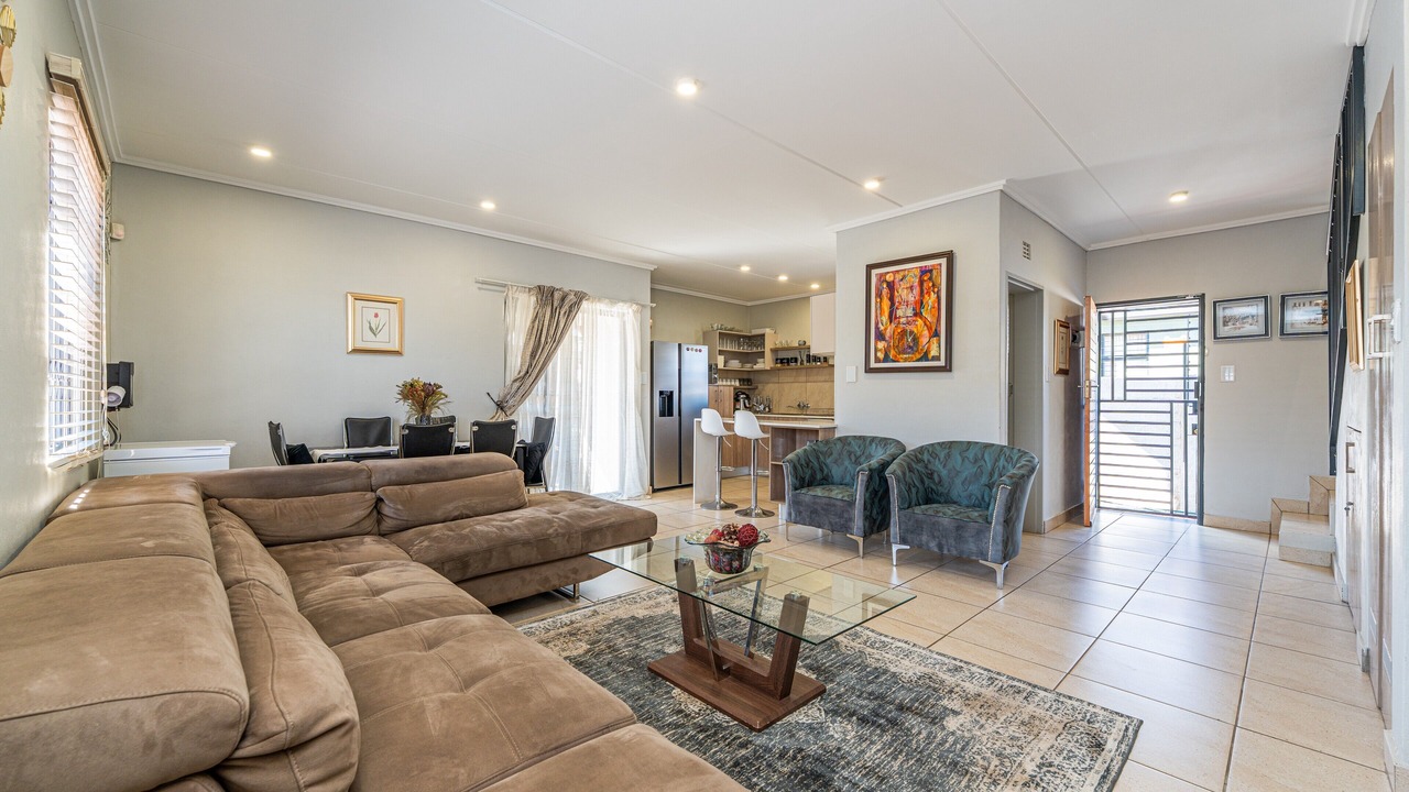 Photo of Livingroom in Greater Johannesburg Metropolitan Area
