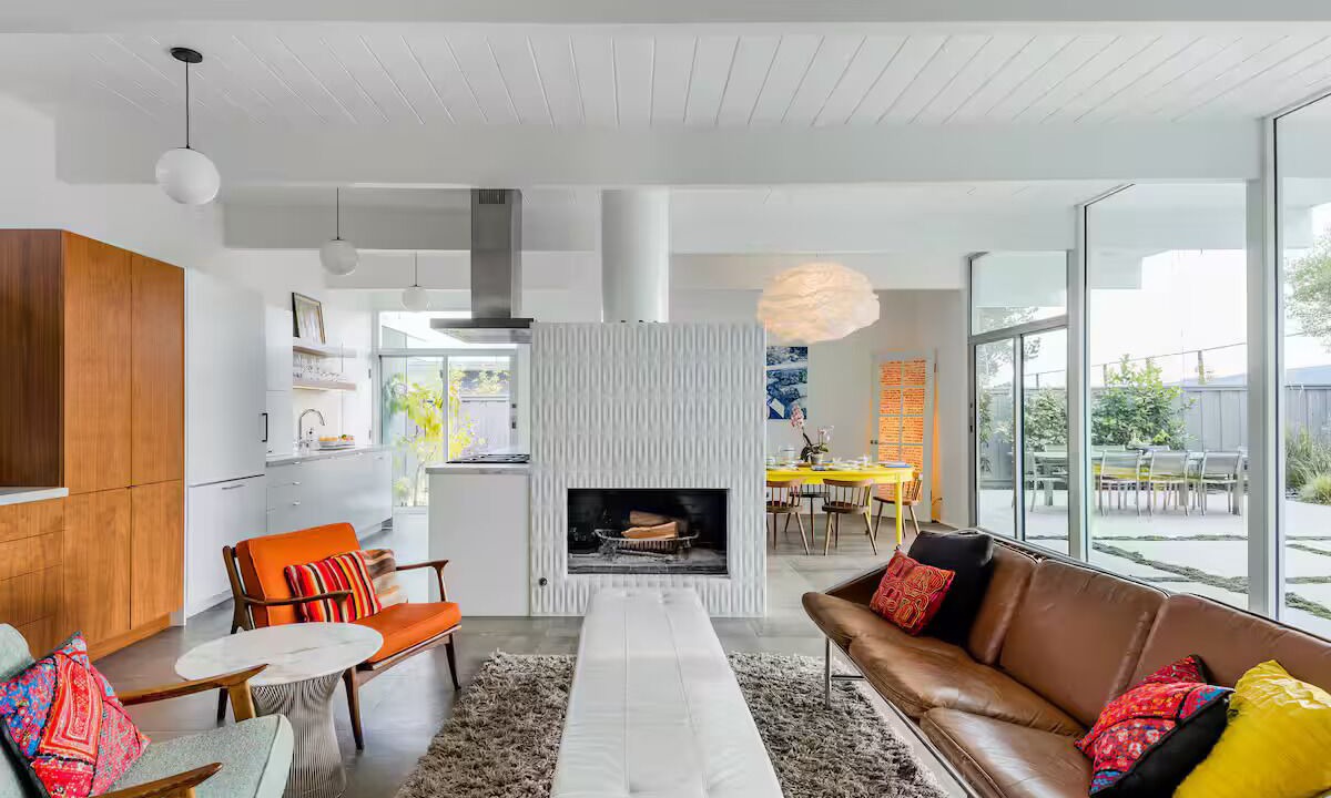 Photo of Livingroom in Highlands-Baywood Park