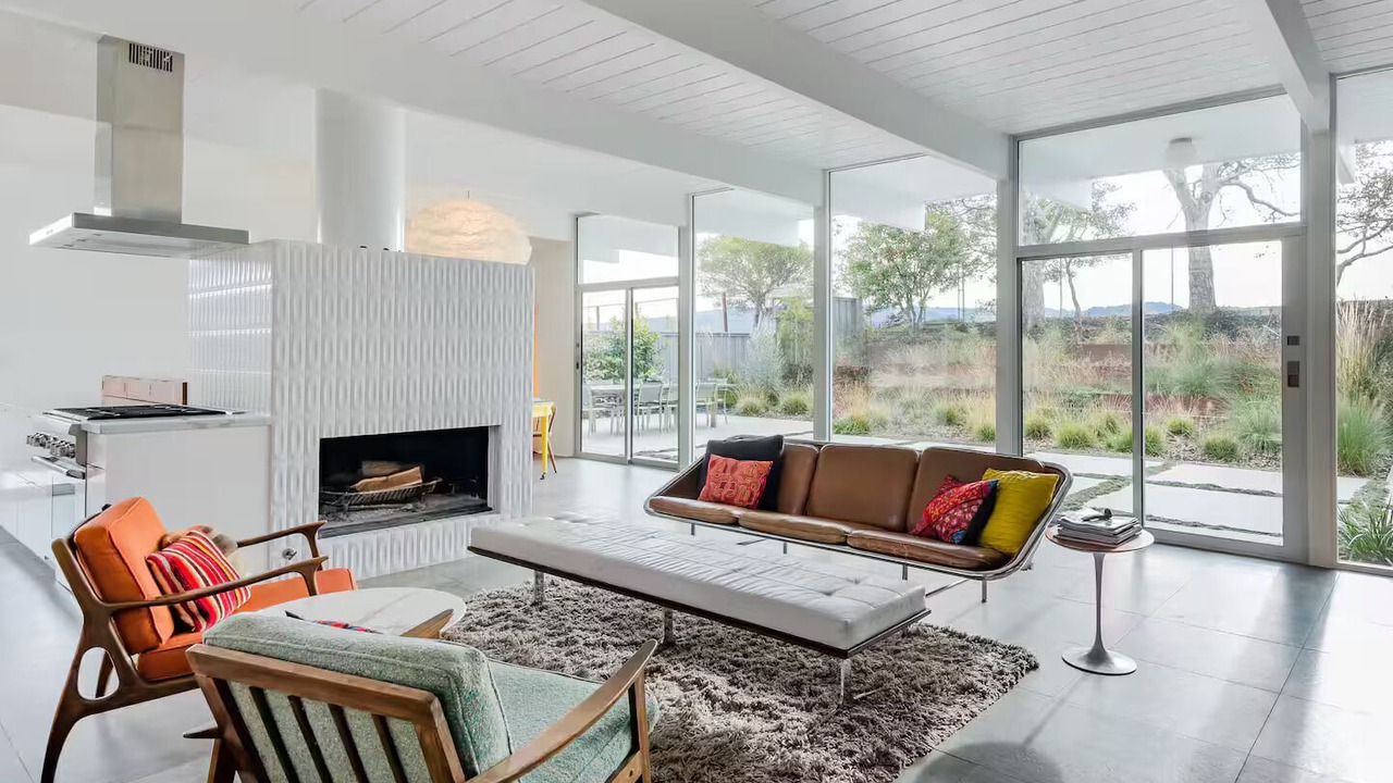 Photo of Livingroom in Highlands-Baywood Park