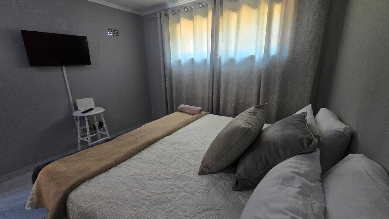 Photo of Bedroom in Constantia Kloof