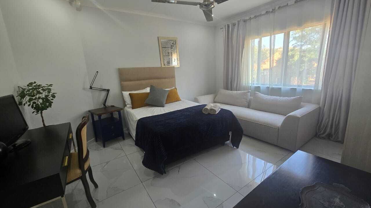 Photo of Bedroom in Constantia Kloof