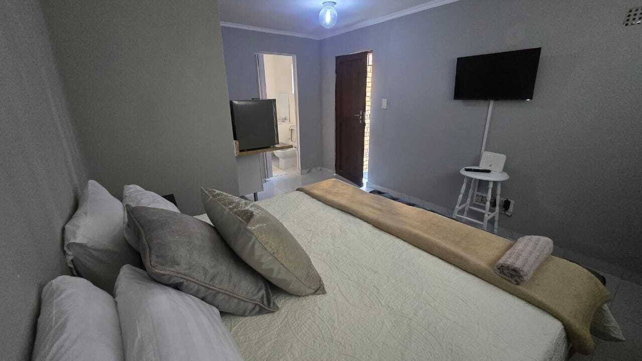 Photo of Bedroom in Constantia Kloof