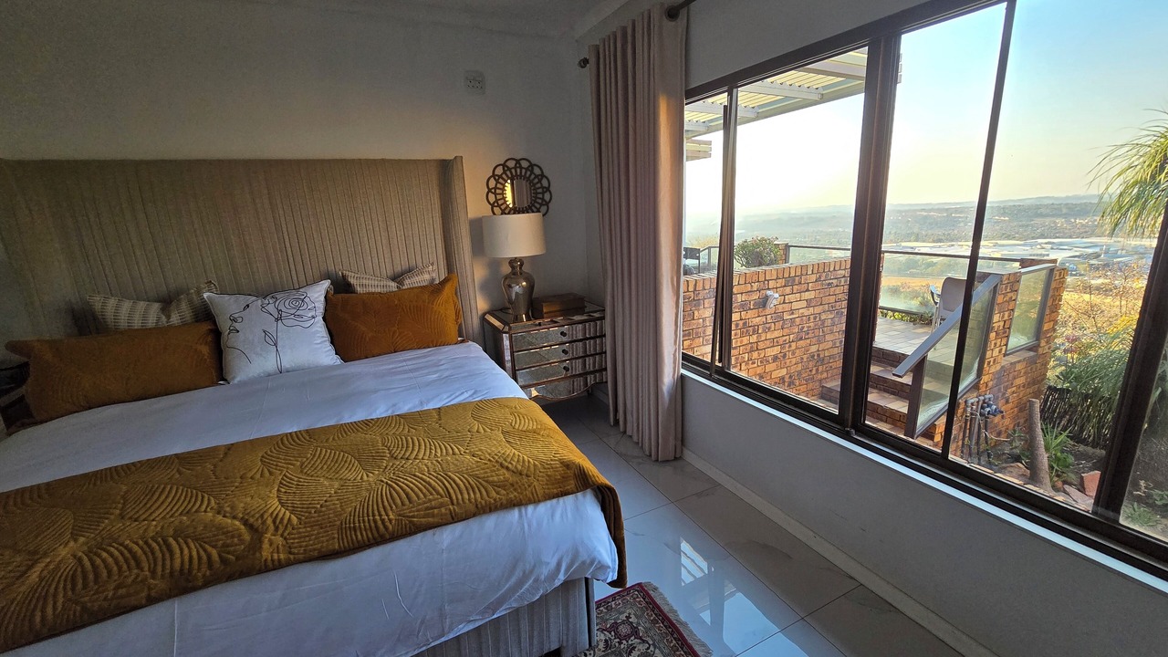 Photo of Bedroom in Constantia Kloof