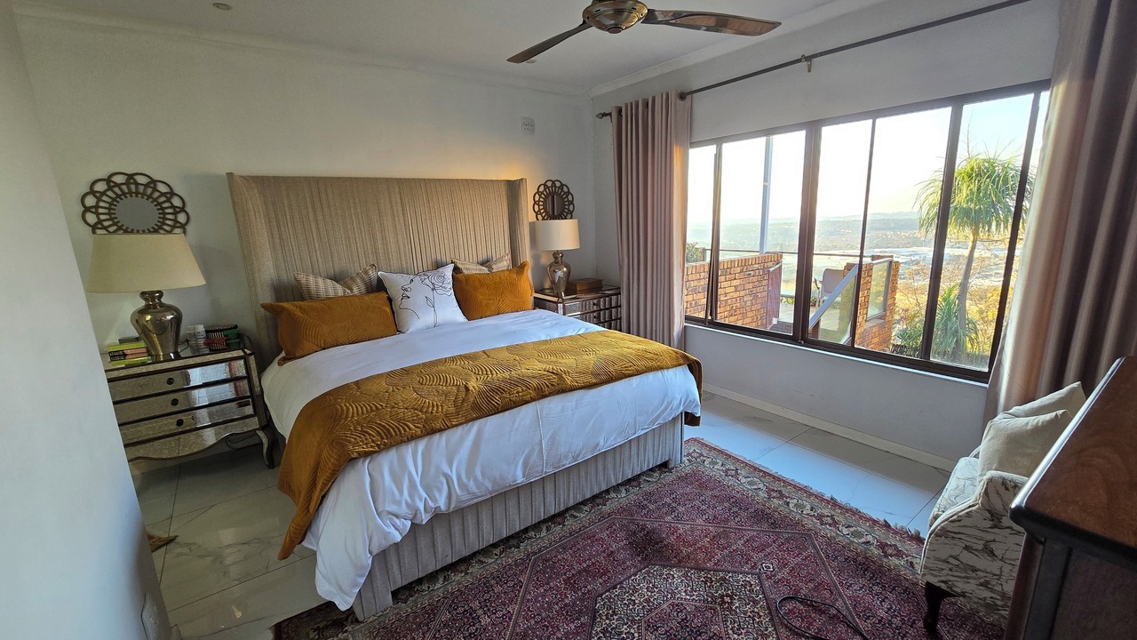 Photo of Bedroom in Constantia Kloof