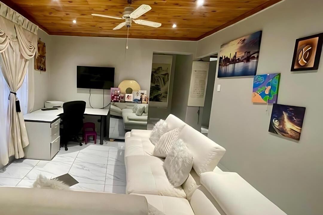Photo of Livingroom in Greater Johannesburg Metropolitan Area