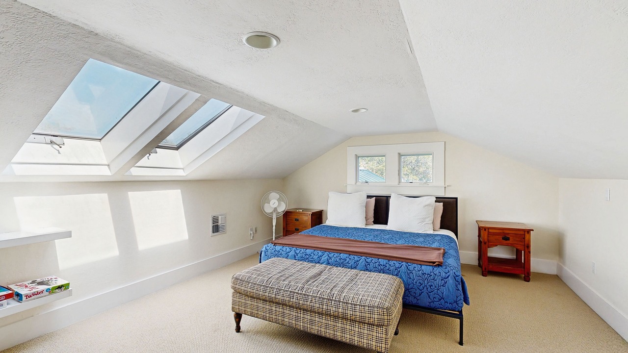Photo of Bedroom in Geyserville
