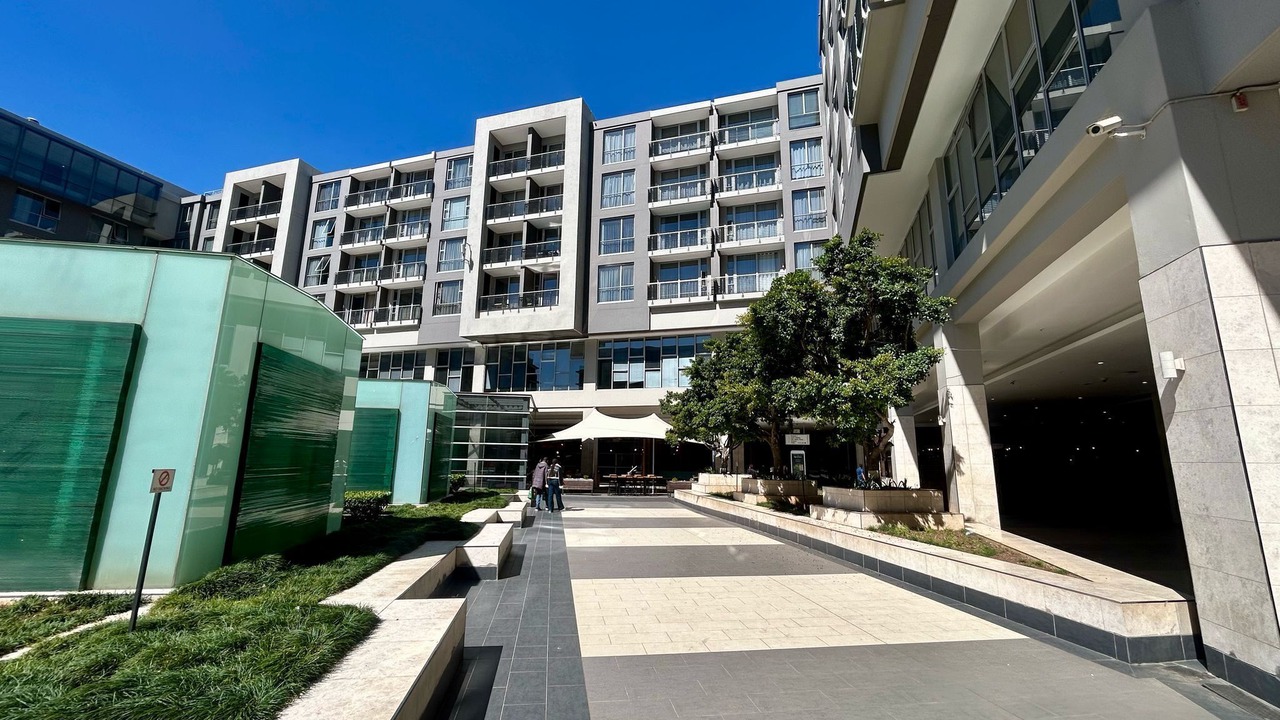 Photo of Outdoor in Kew
