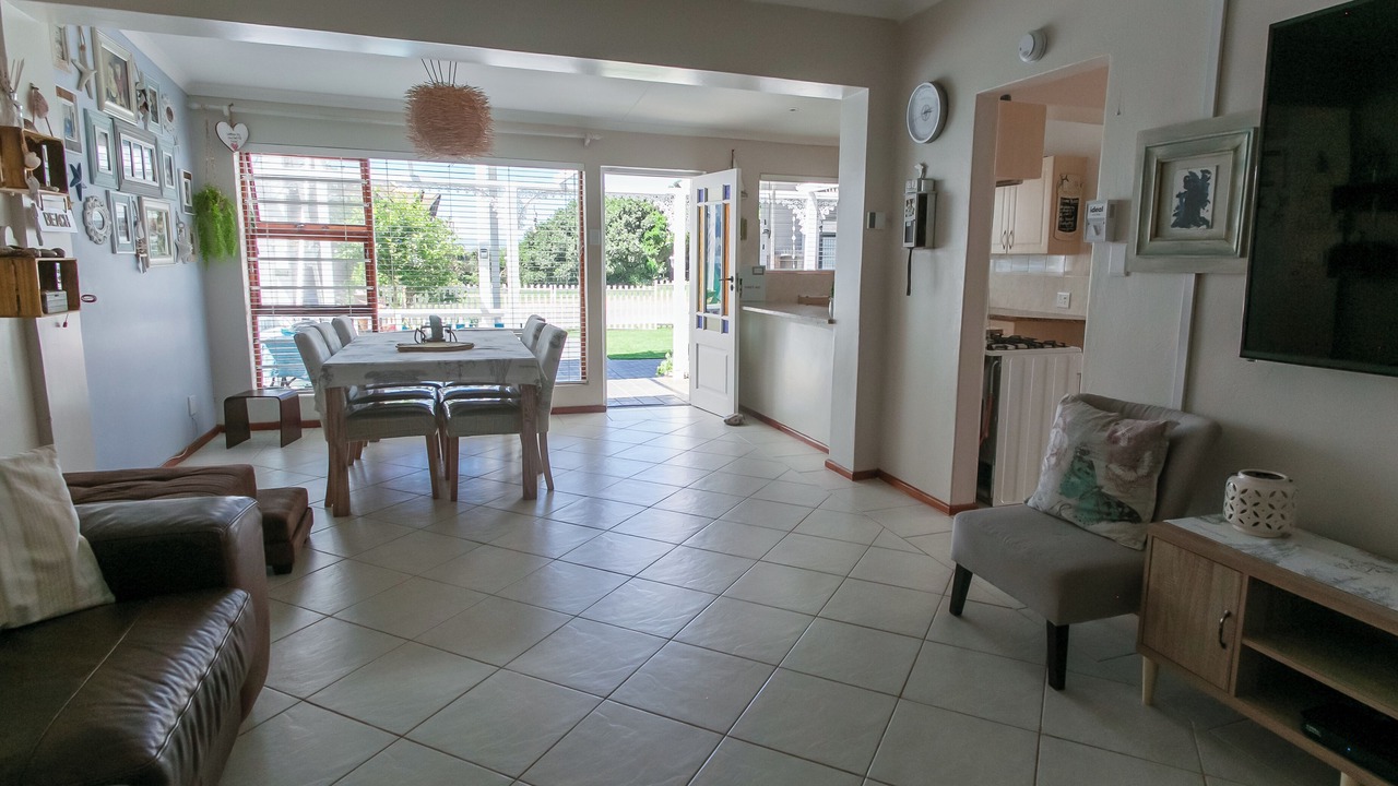 Photo of Livingroom in Jeffreys Bay
