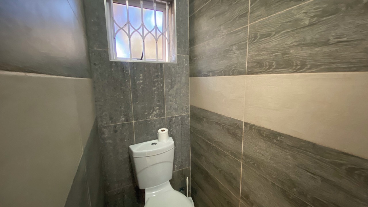 Photo of Bathroom in Parow North