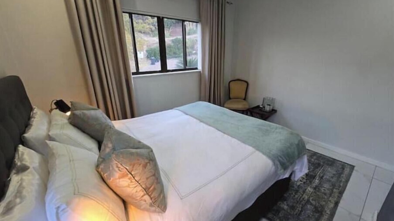 Photo of Bedroom in Constantia Kloof