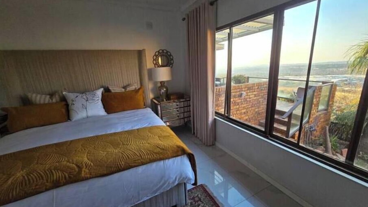 Photo of Bedroom in Constantia Kloof