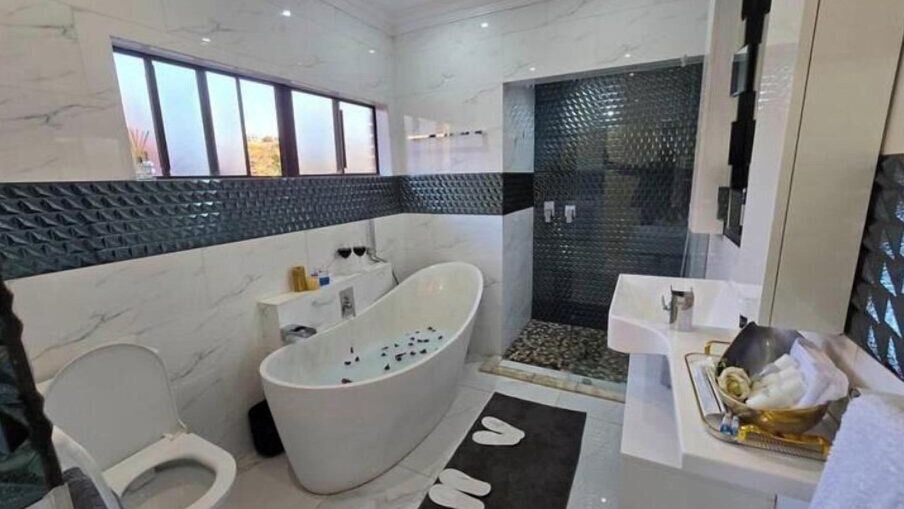 Photo of Bathroom in Constantia Kloof