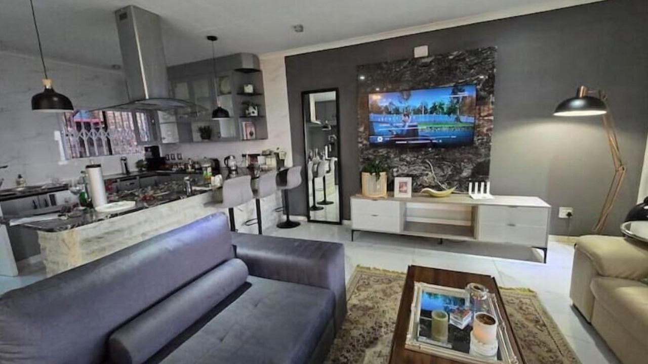 Photo of Livingroom in Constantia Kloof