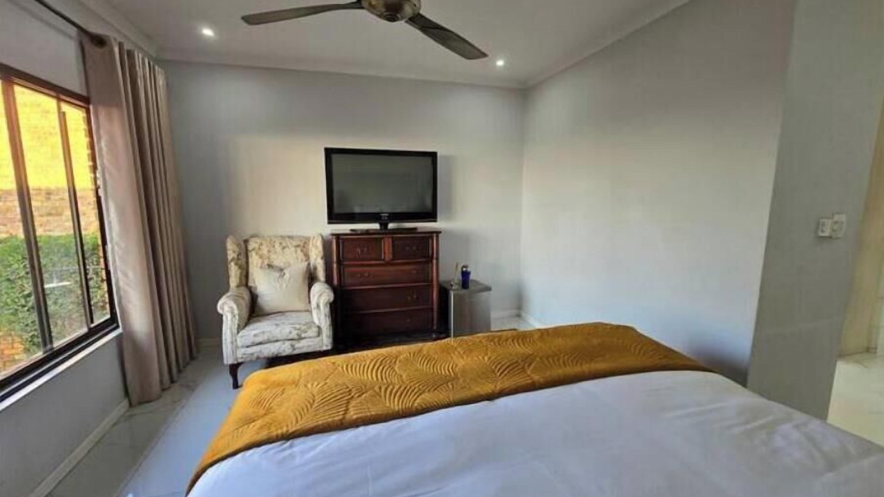 Photo of Bedroom in Constantia Kloof