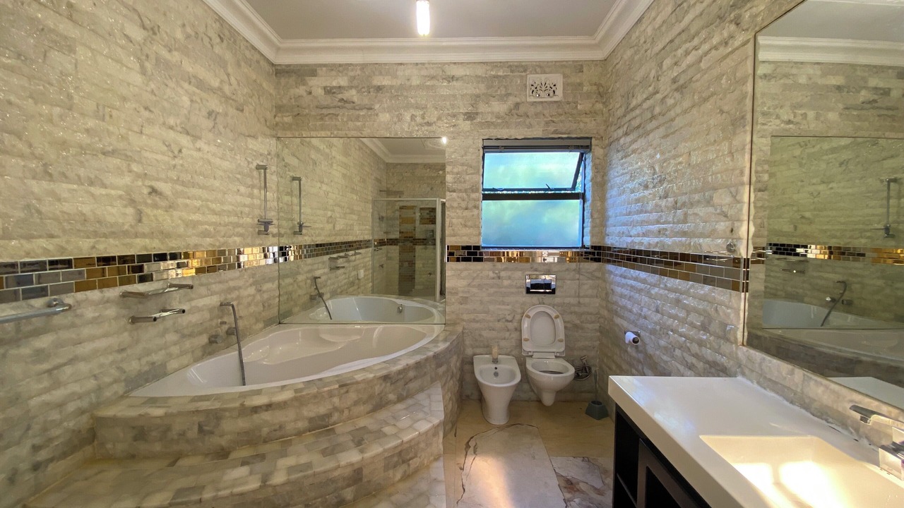 Photo of Bathroom in Parow North