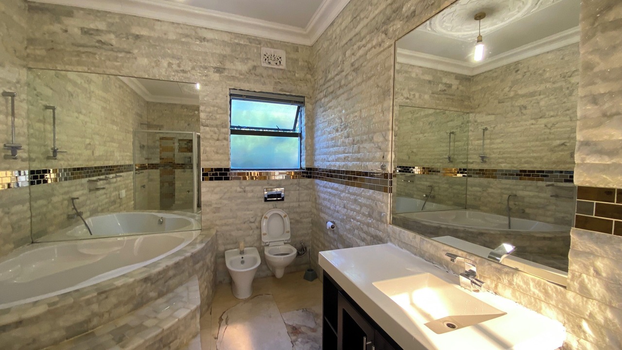 Photo of Bathroom in Parow North