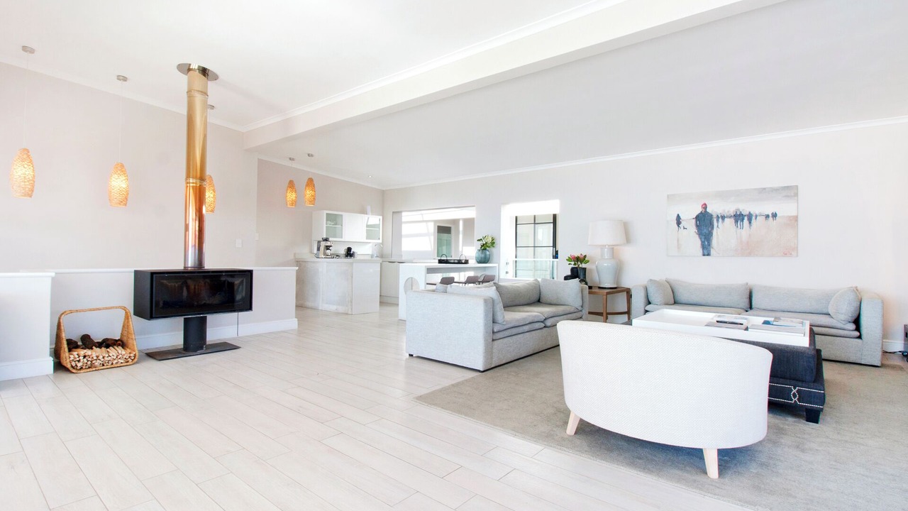 Photo of Livingroom in Redhill