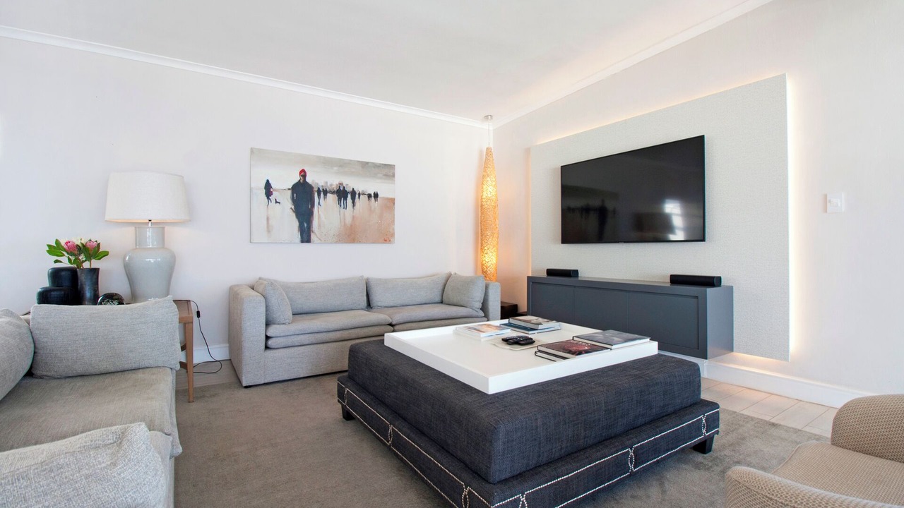 Photo of Livingroom in Redhill