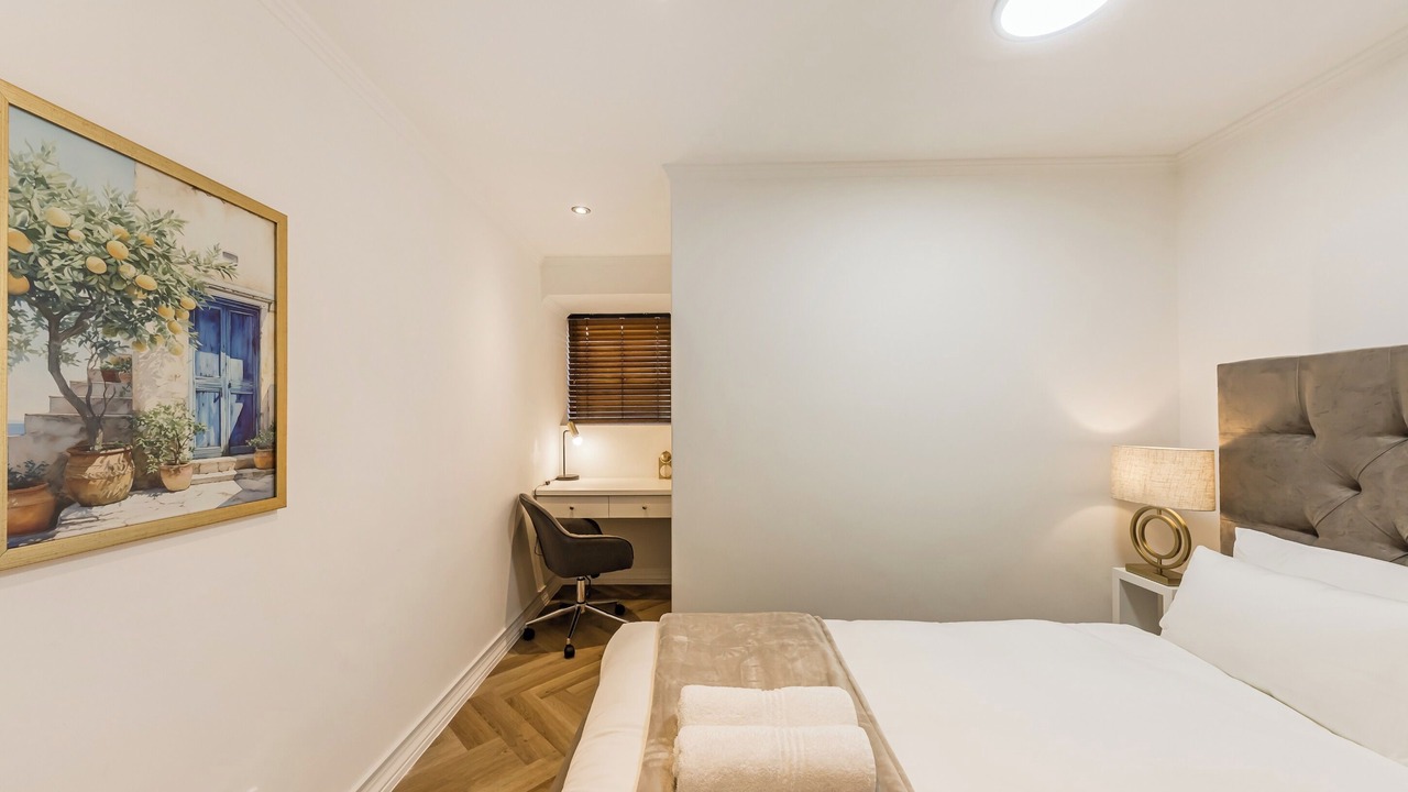 Photo of Bedroom in Three Anchor Bay