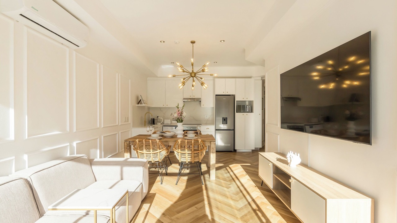 Photo of Livingroom in Three Anchor Bay
