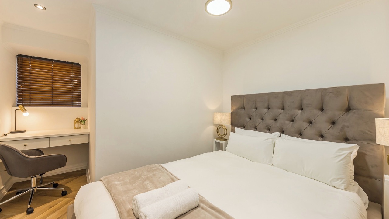 Photo of Bedroom in Three Anchor Bay