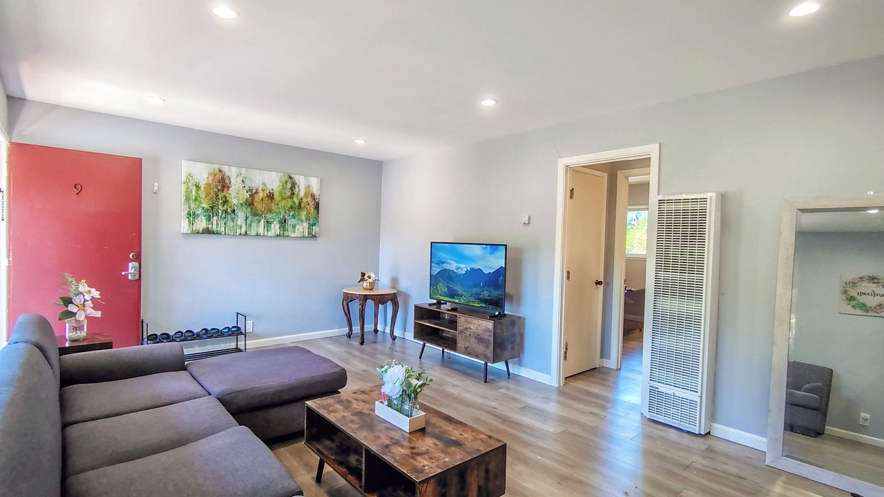 Photo of Livingroom in Old Mountain View