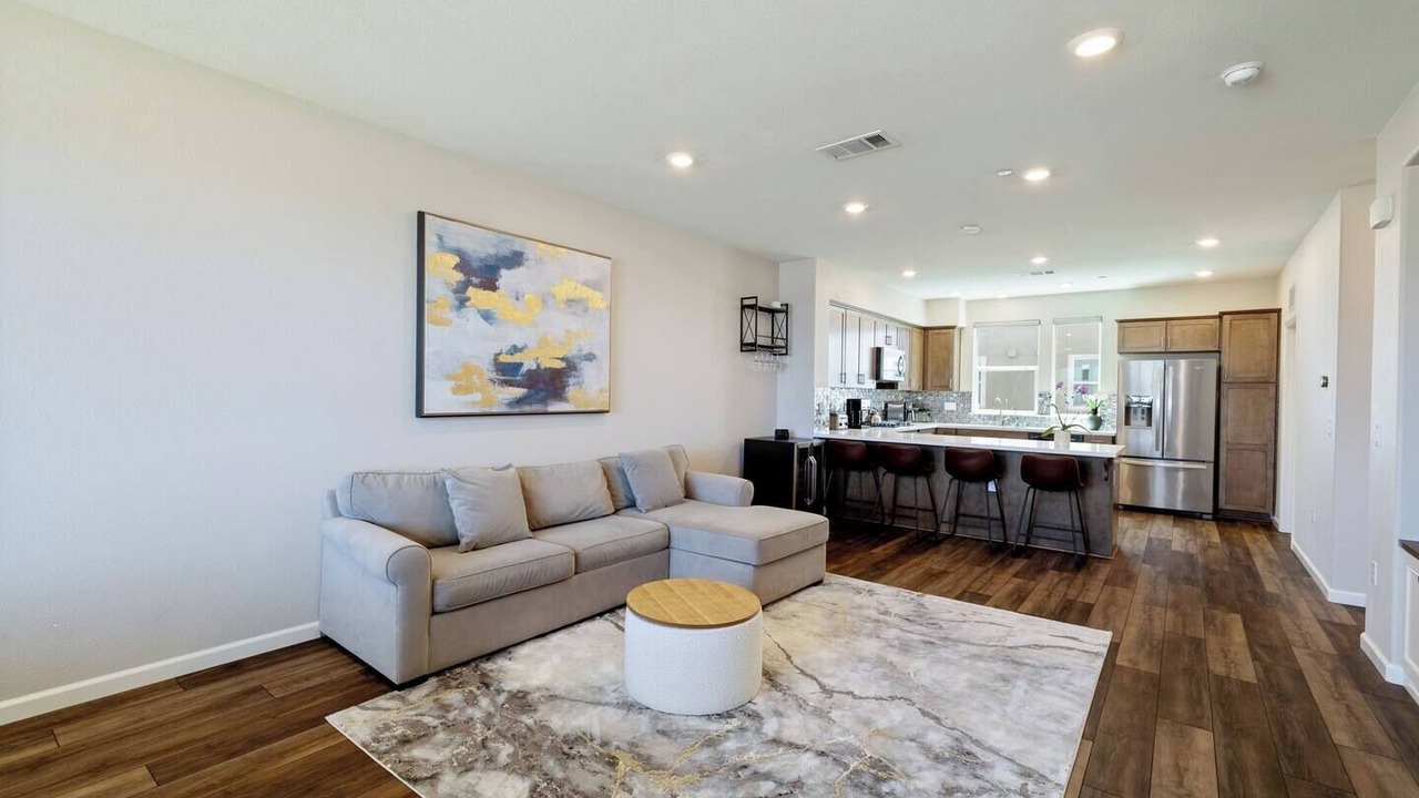 Photo of Livingroom in Communications Hill