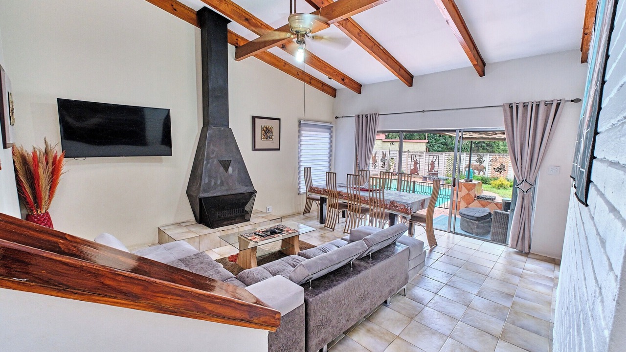 Photo of Livingroom in Woodmead