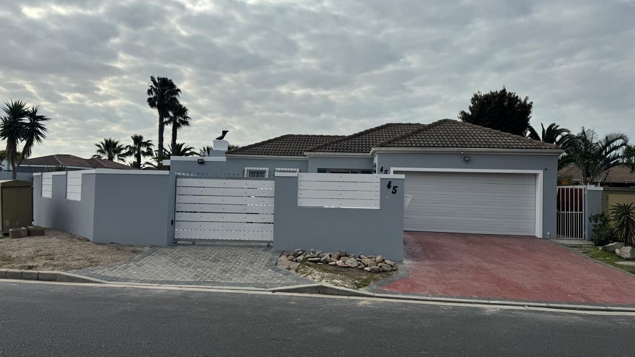 Photo of Others in Bloubergstrand
